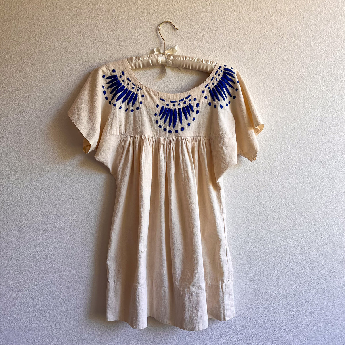 1970s Cream Tunic With Cobalt Blue Embroidery (M/L)