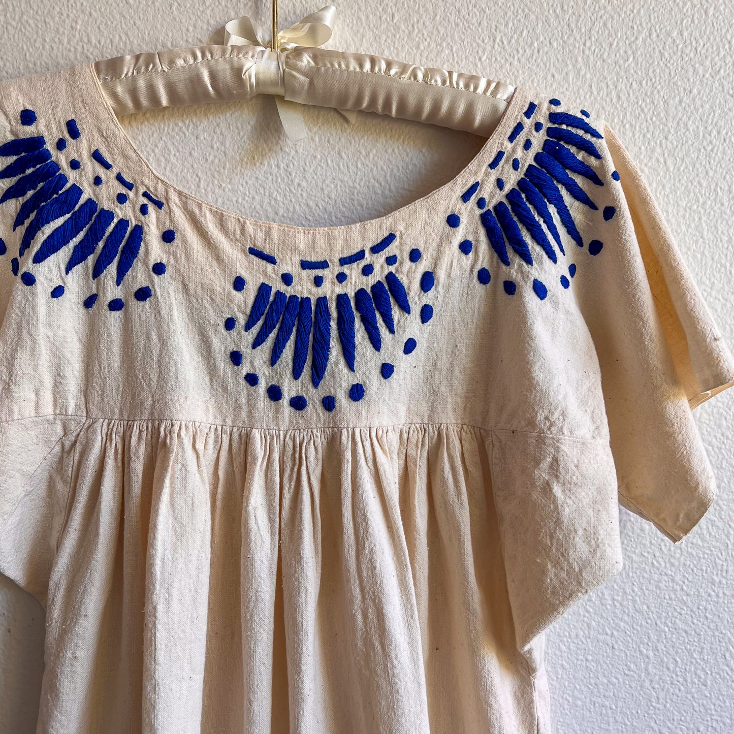 1970s Cream Tunic With Cobalt Blue Embroidery (M/L)
