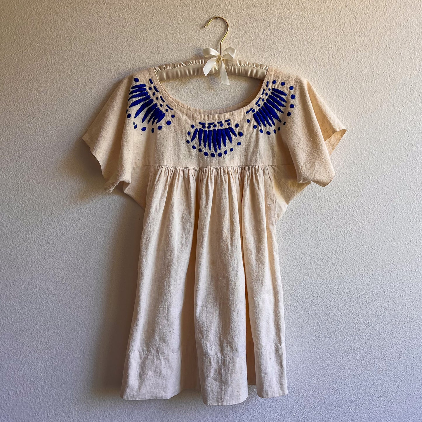 1970s Cream Tunic With Cobalt Blue Embroidery (M/L)