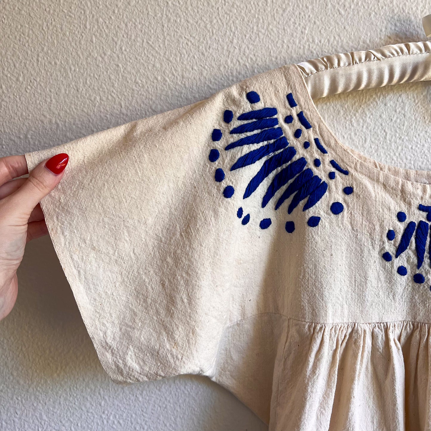 1970s Cream Tunic With Cobalt Blue Embroidery (M/L)