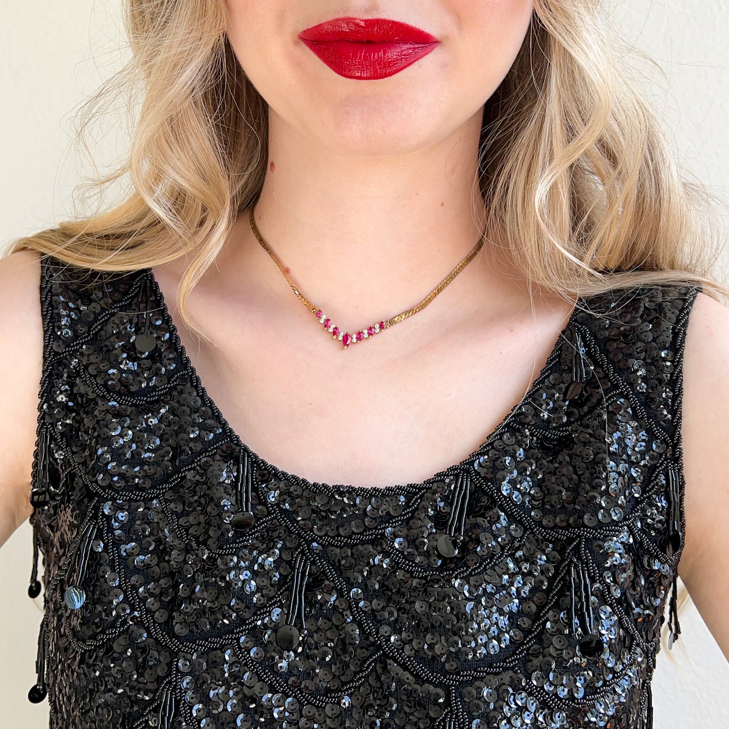 1970s Gold Herringbone Necklace With Pink Rhinestones