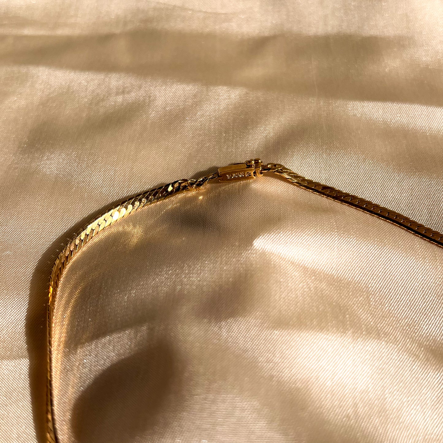 1970s Gold Herringbone Necklace With Pink Rhinestones