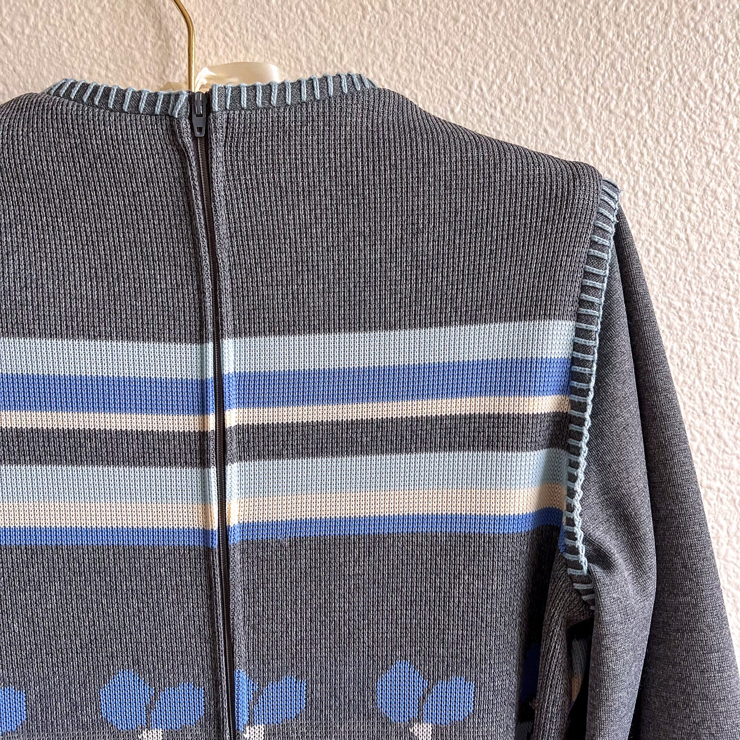 1970s Gray Knit Dress With Blue Print (M/L)