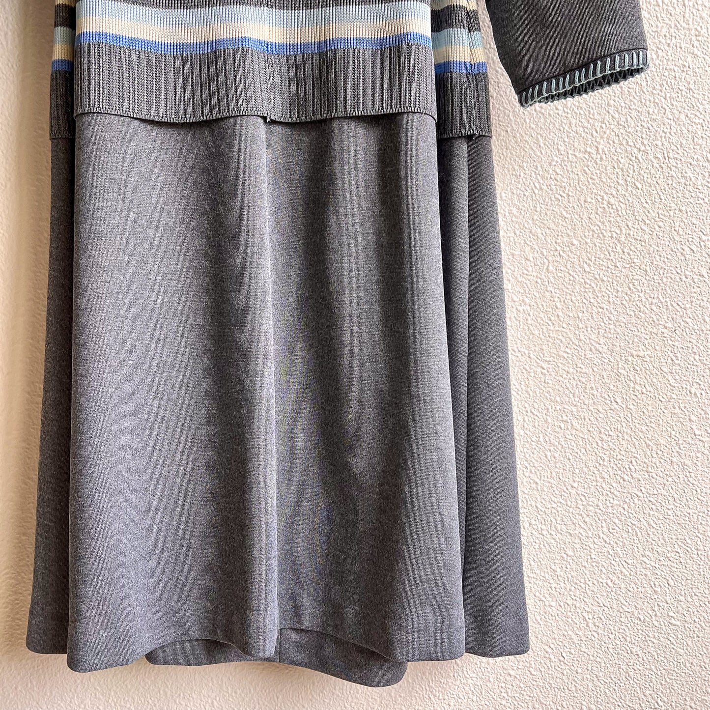 1970s Gray Knit Dress With Blue Print (M/L)