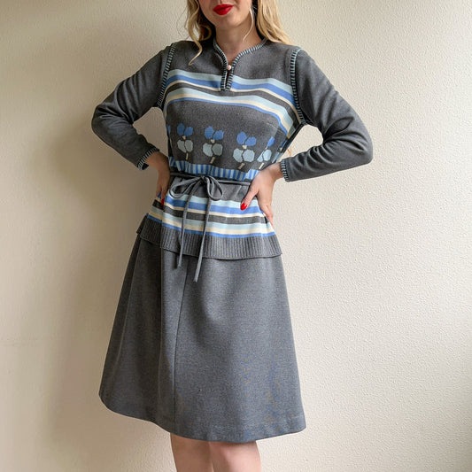 1970s Gray Knit Dress With Blue Print (M/L)