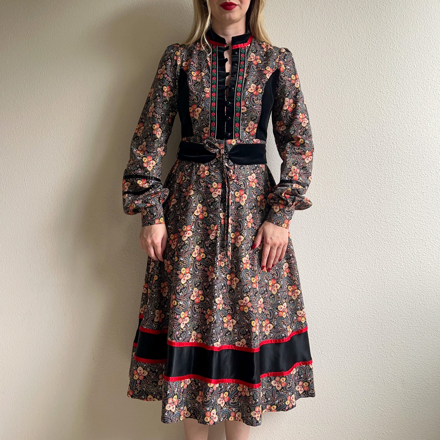 Exquisite 1970s Gunne Sax Black Floral Dress With Red Trim (S/M)