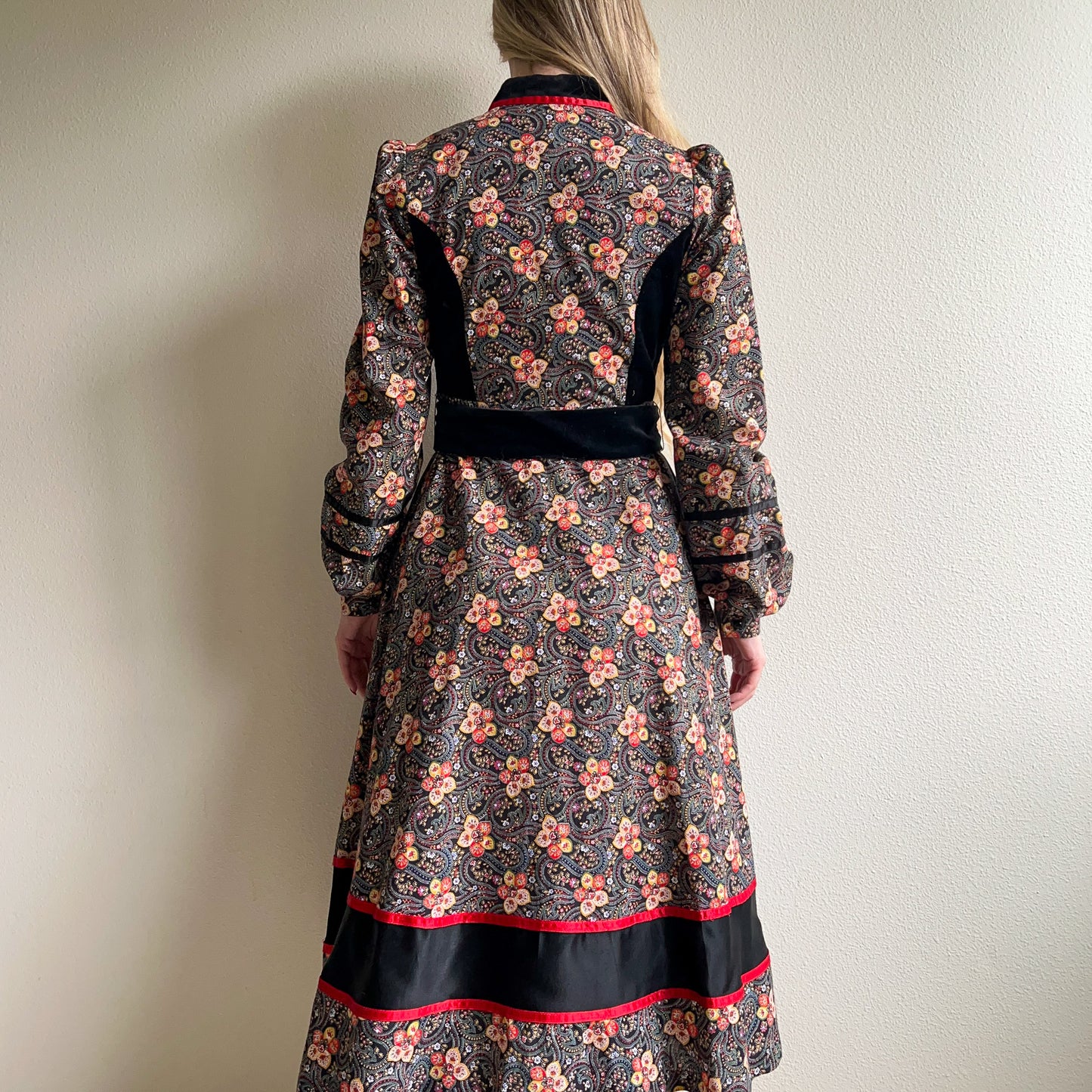 Exquisite 1970s Gunne Sax Black Floral Dress With Red Trim (S/M)