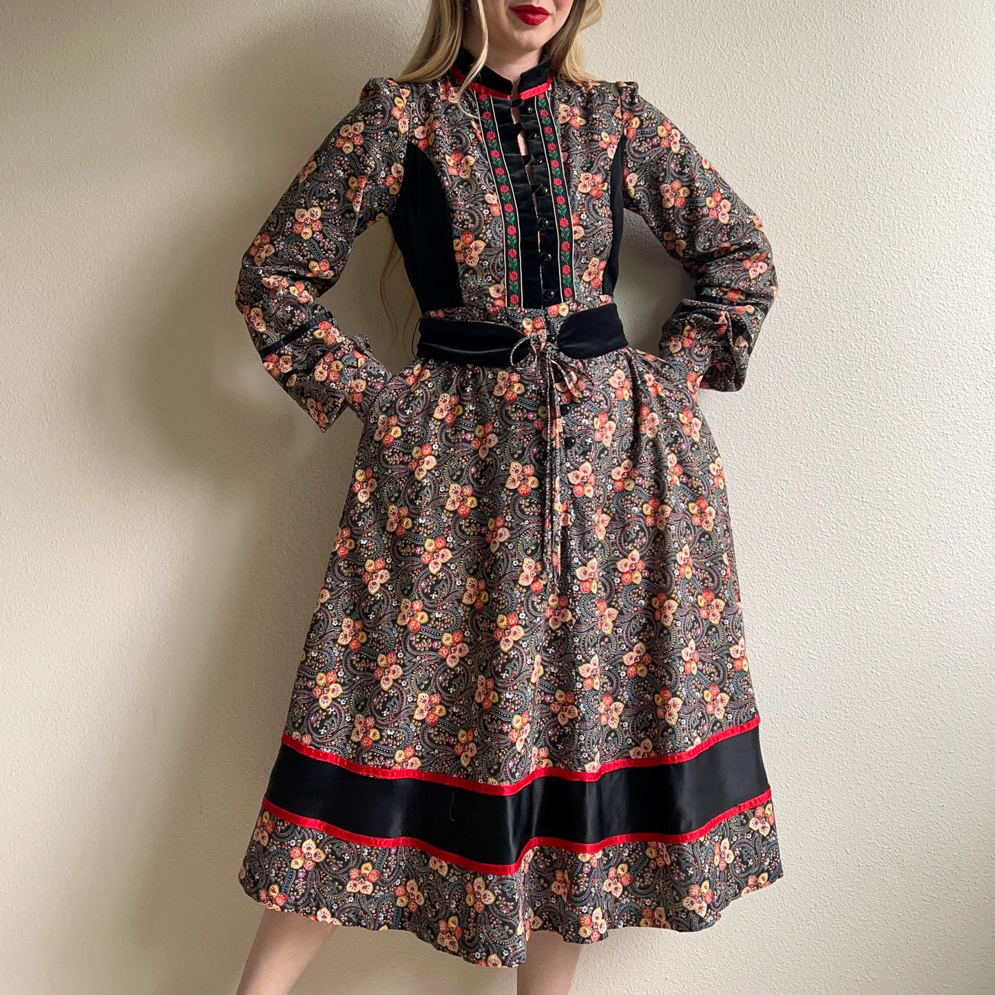 Exquisite 1970s Gunne Sax Black Floral Dress With Red Trim (S/M)