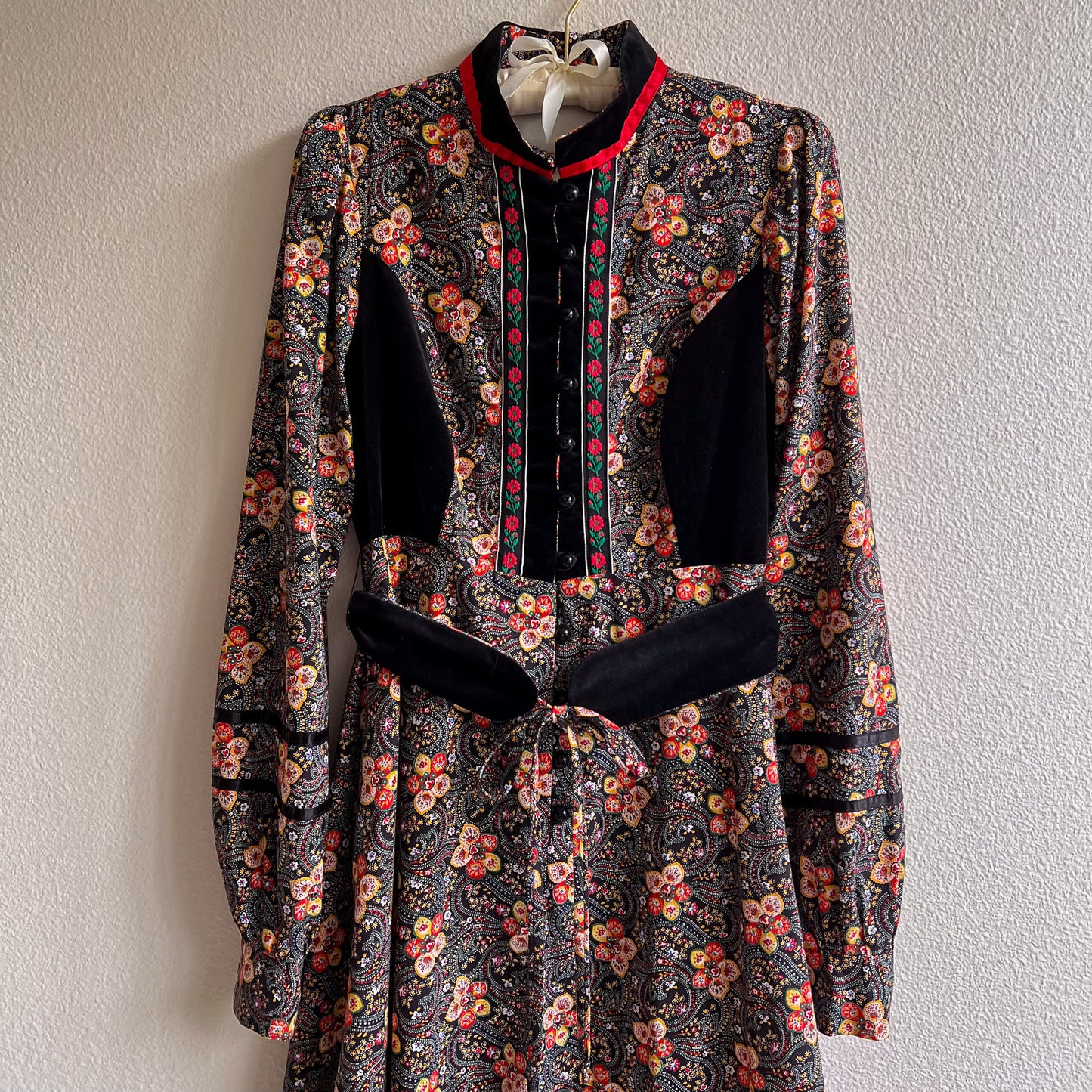 Exquisite 1970s Gunne Sax Black Floral Dress With Red Trim (S/M)