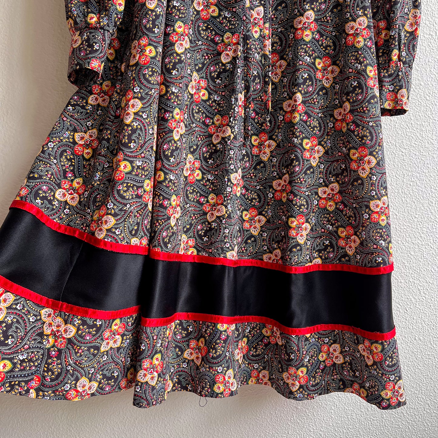 Exquisite 1970s Gunne Sax Black Floral Dress With Red Trim (S/M)