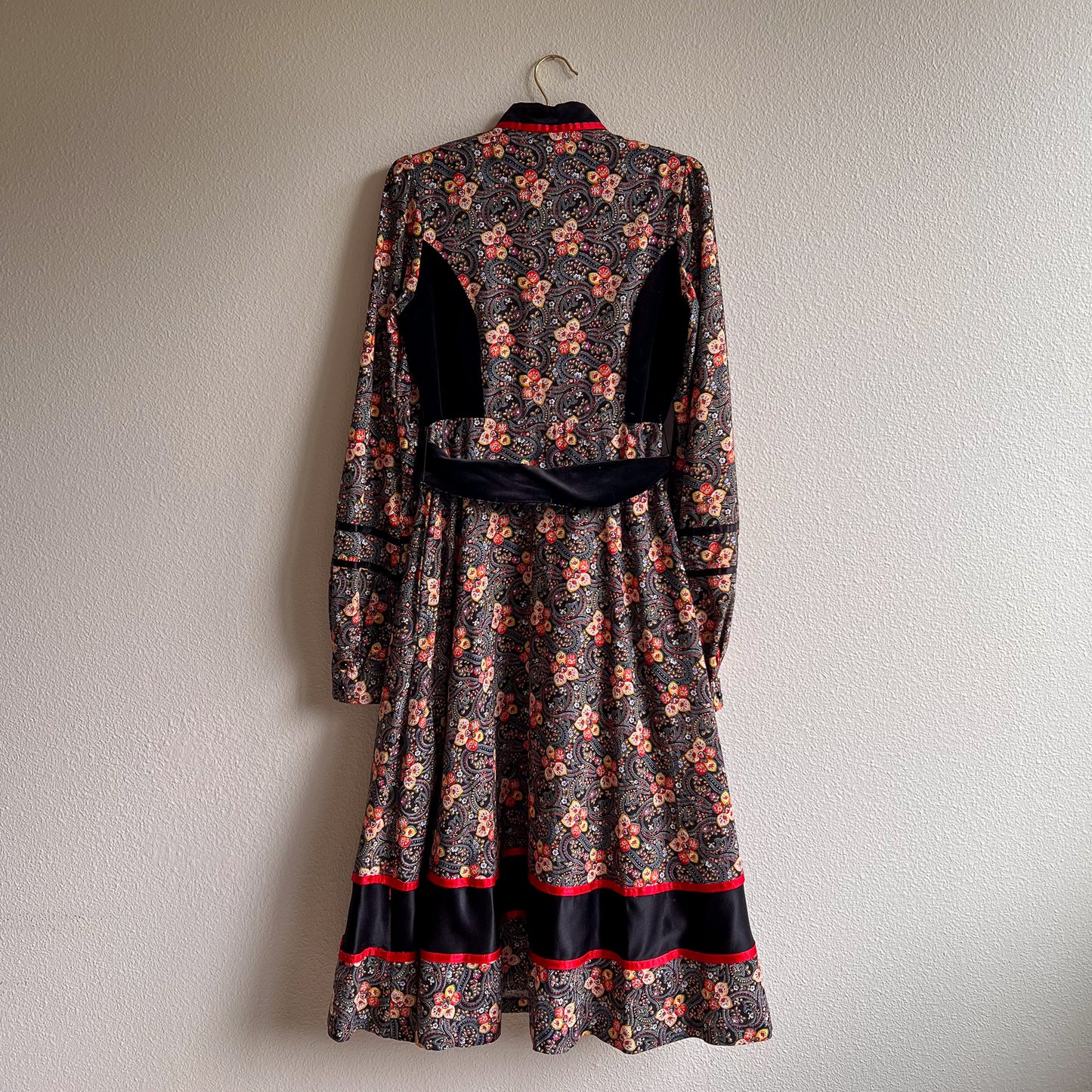Exquisite 1970s Gunne Sax Black Floral Dress With Red Trim (S/M)