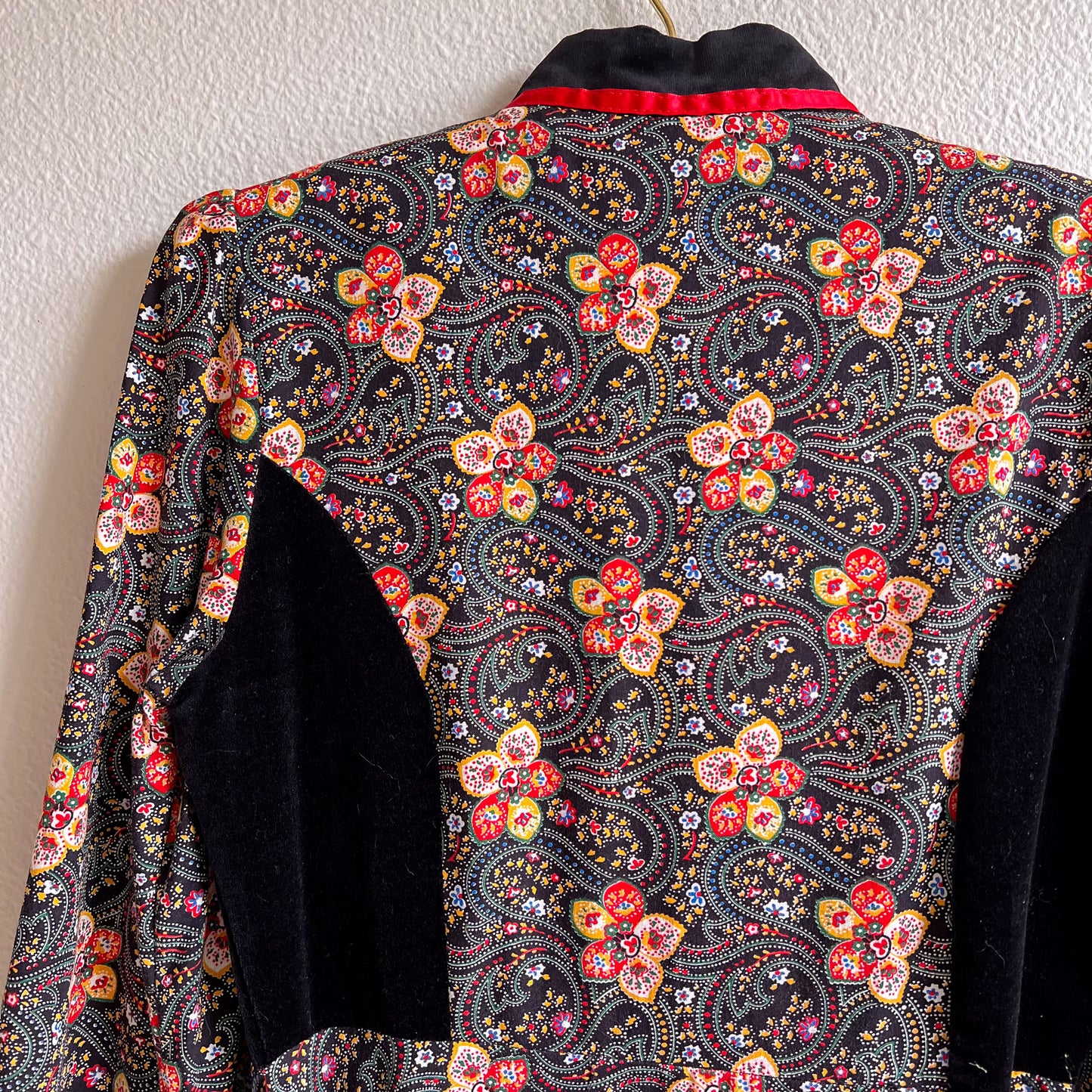 Exquisite 1970s Gunne Sax Black Floral Dress With Red Trim (S/M)