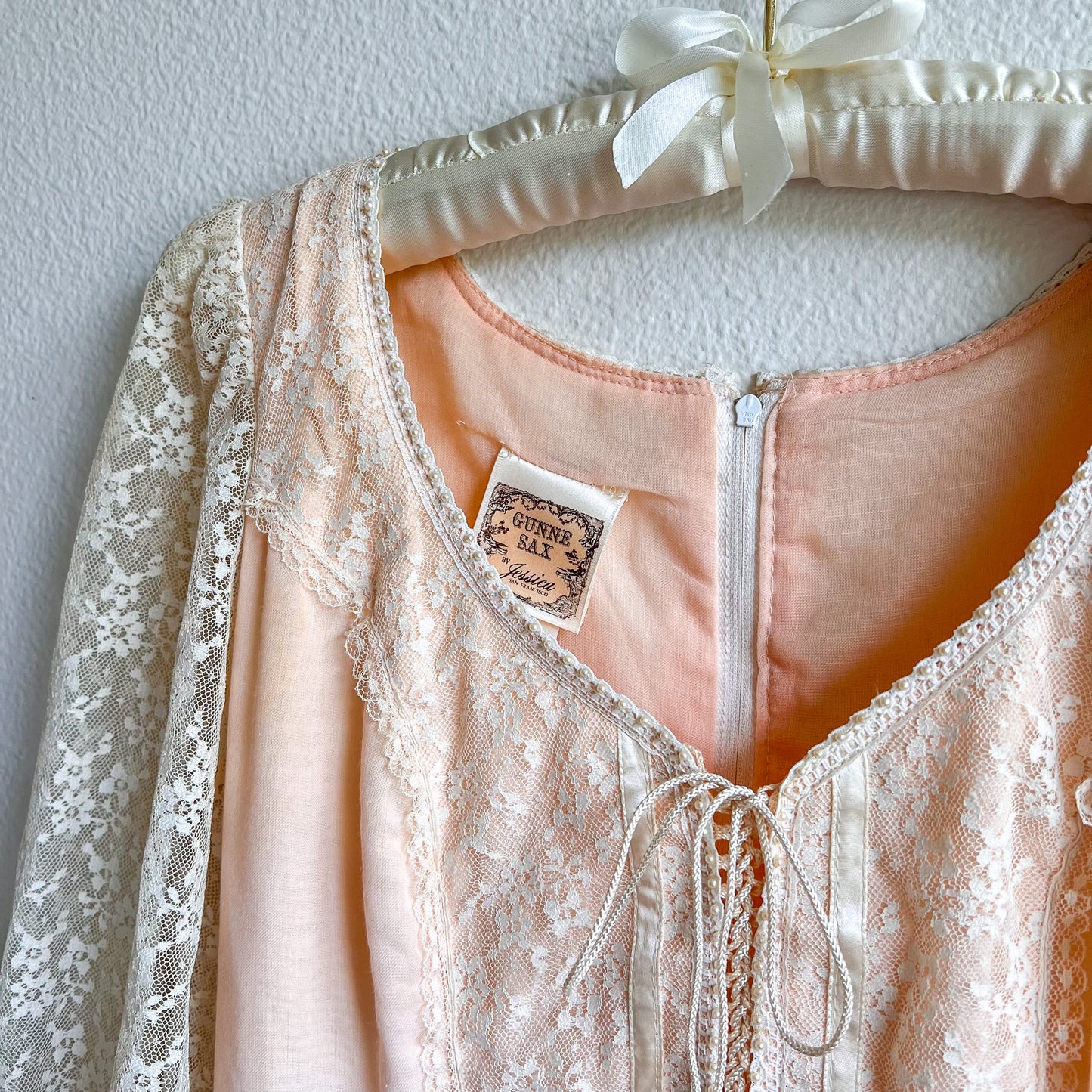 Stunning 1970s Gunne Sax Peach Cotton Gown With Lace (M/L)