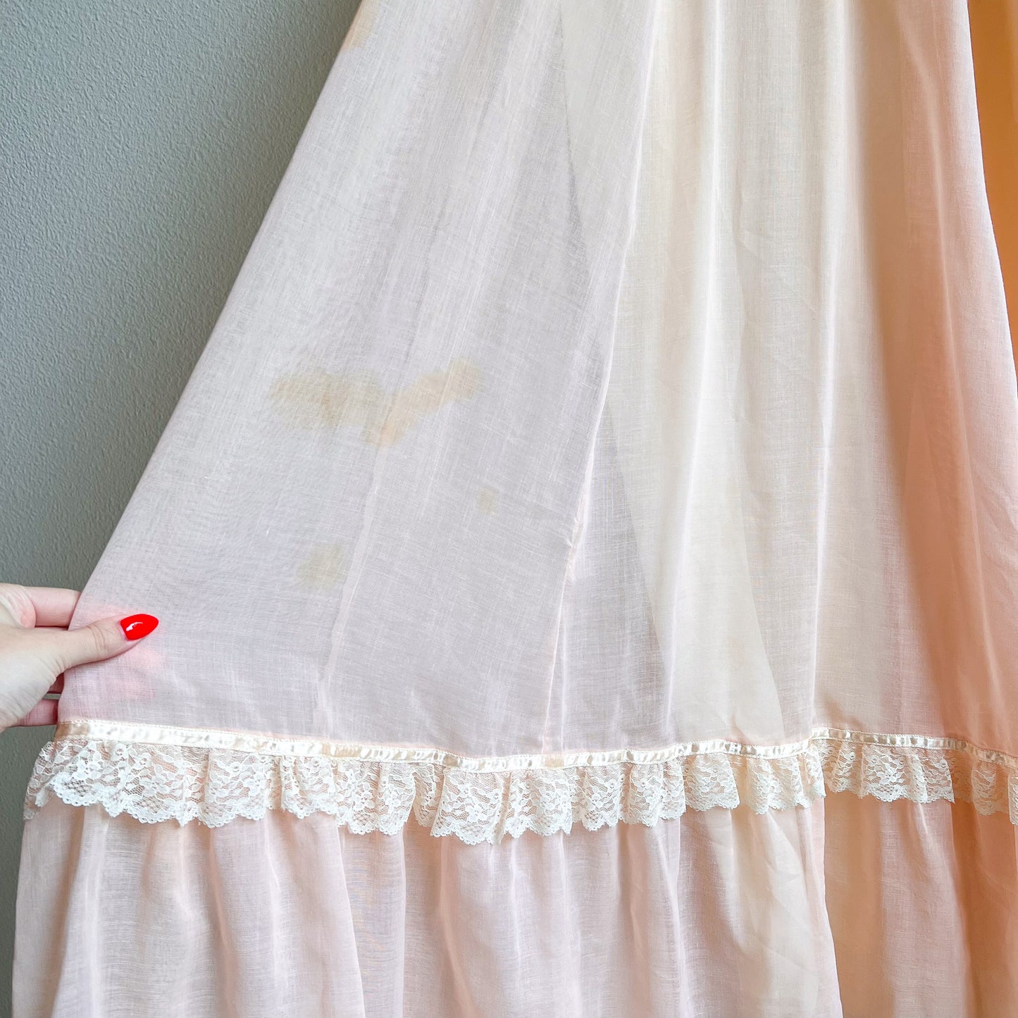 Stunning 1970s Gunne Sax Peach Cotton Gown With Lace (M/L)