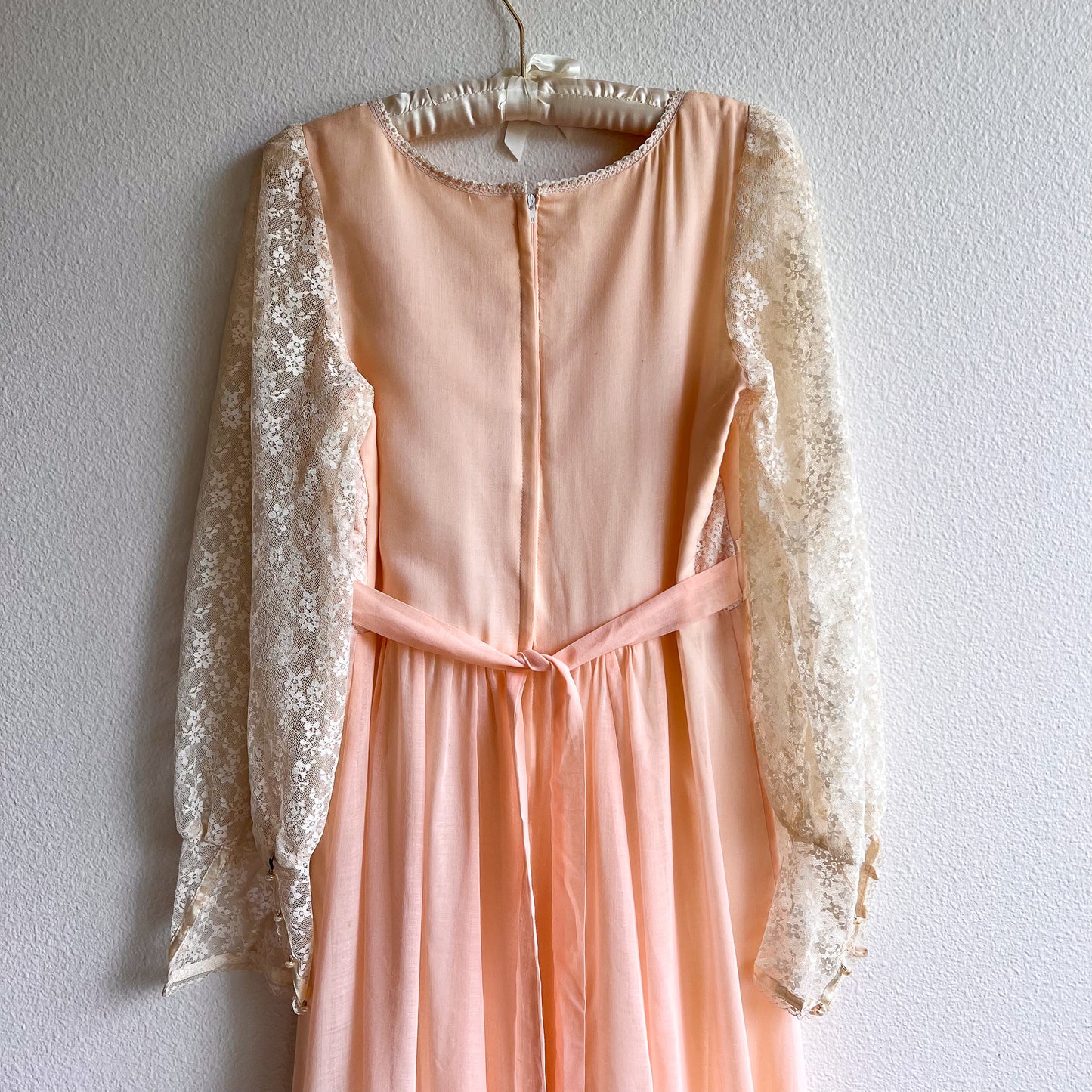 Stunning 1970s Gunne Sax Peach Cotton Gown With Lace (M/L)