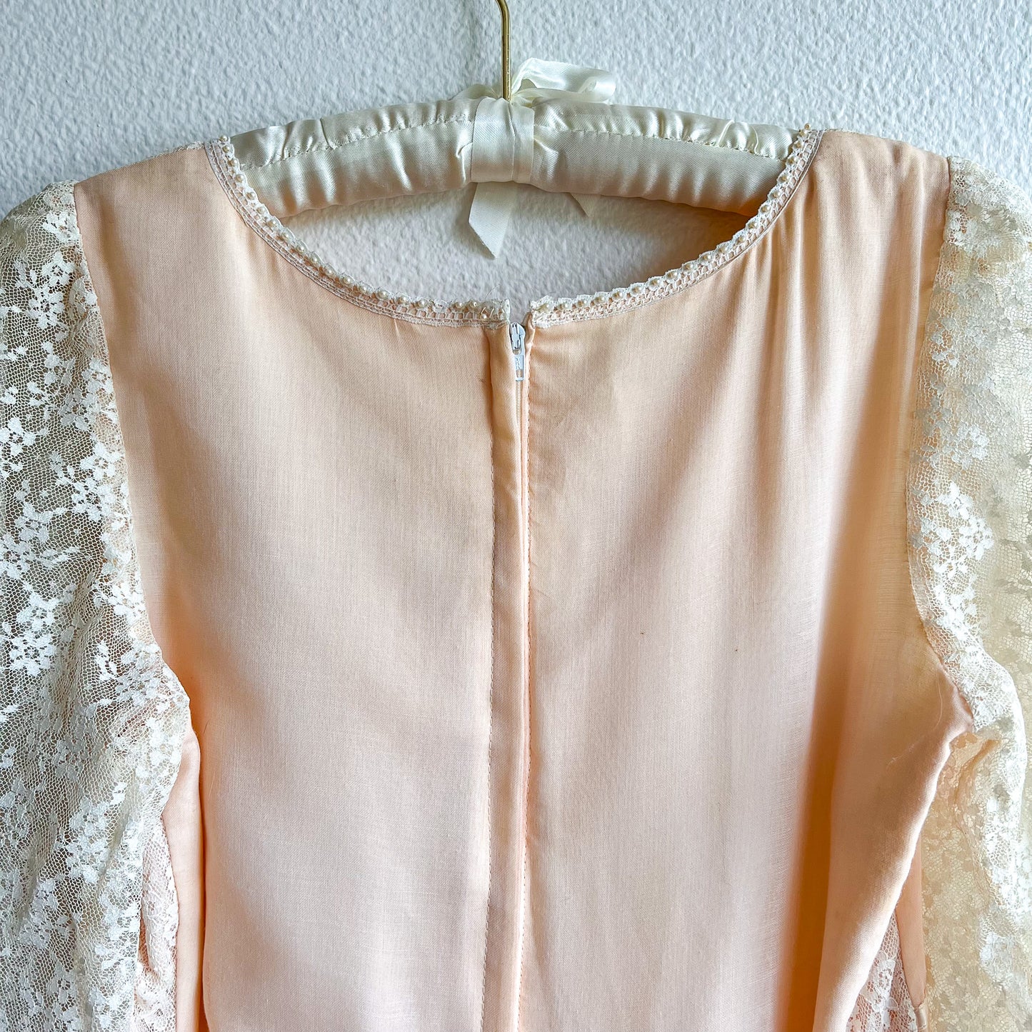 Stunning 1970s Gunne Sax Peach Cotton Gown With Lace (M/L)