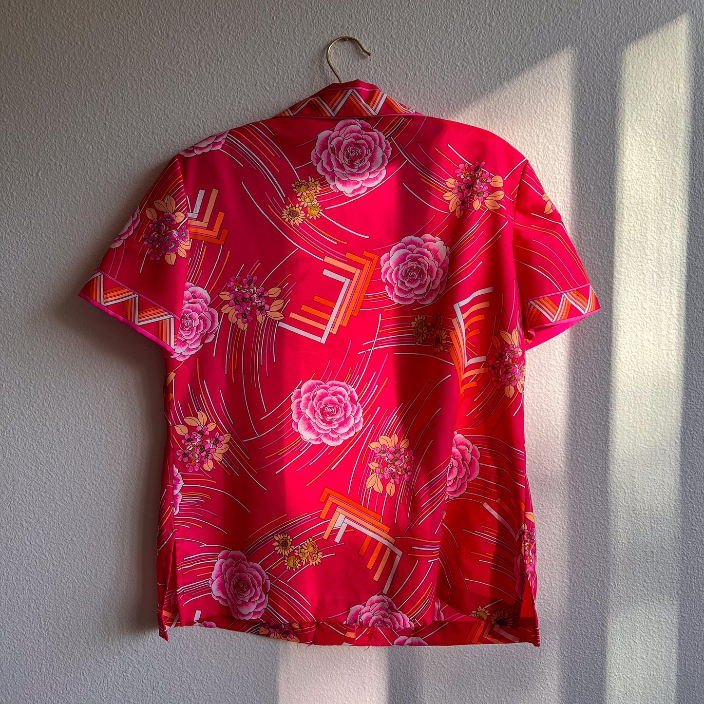 1970s Hot Pink Novelty Print Short Sleeve Blouse (L/XL)