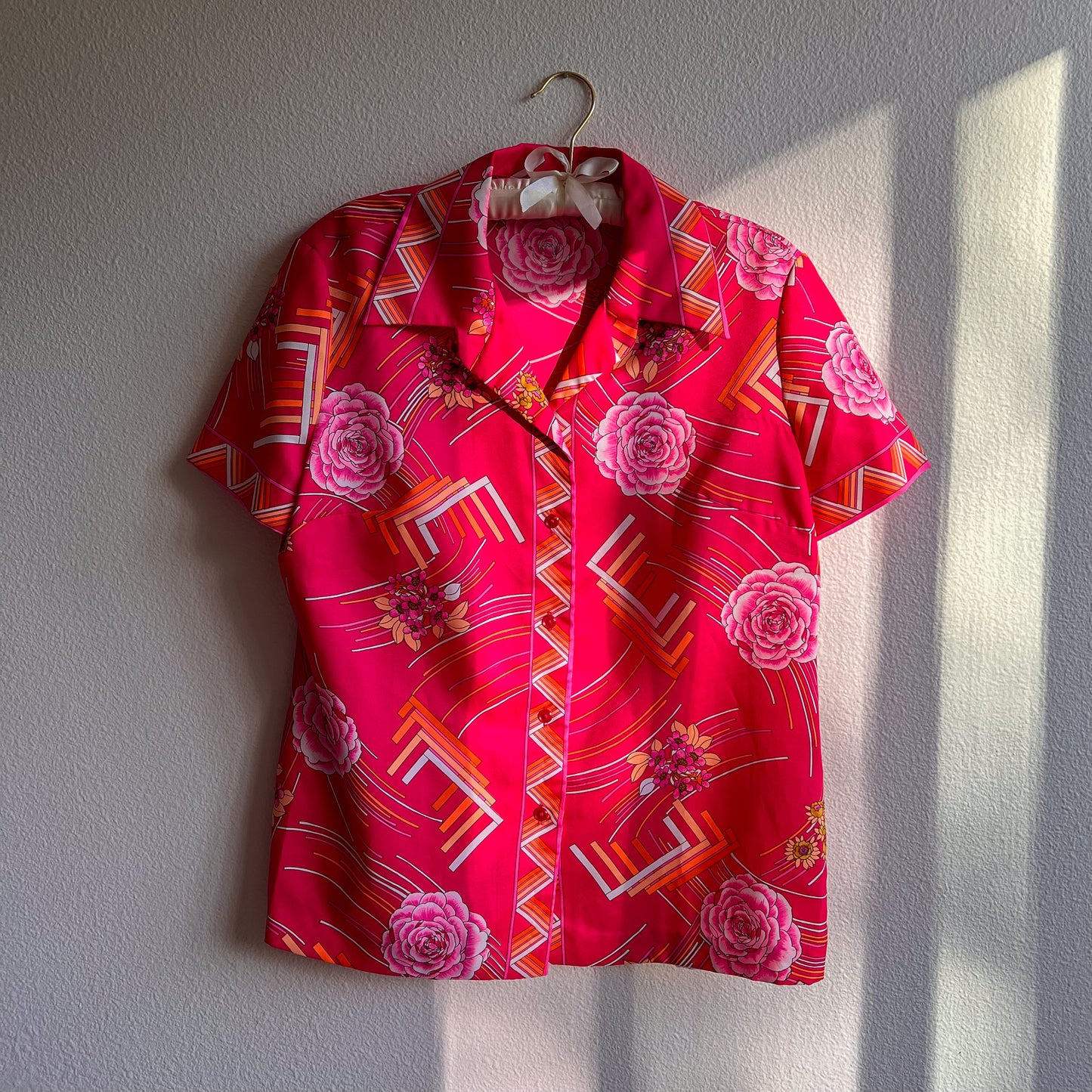 1970s Hot Pink Novelty Print Short Sleeve Blouse (L/XL)