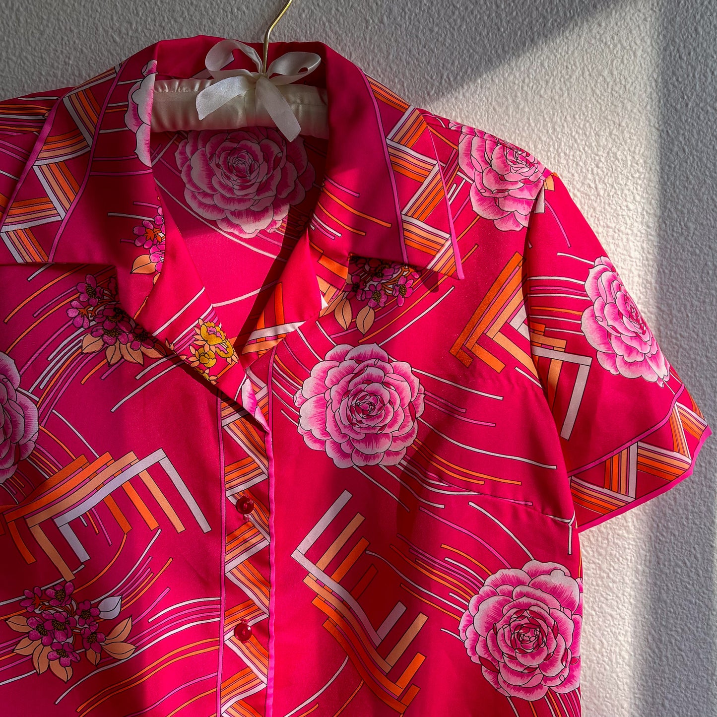 1970s Hot Pink Novelty Print Short Sleeve Blouse (L/XL)