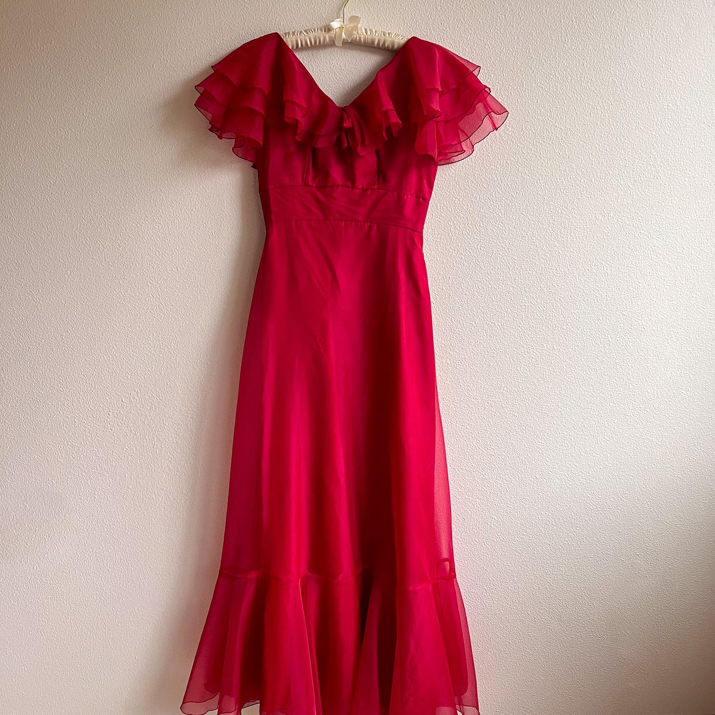Stunning 1970s Magenta Chiffon Gown (S/M)