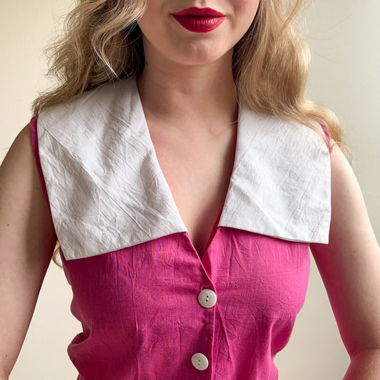 1970s Magenta Buttoned Dress With White Collar (S/M)