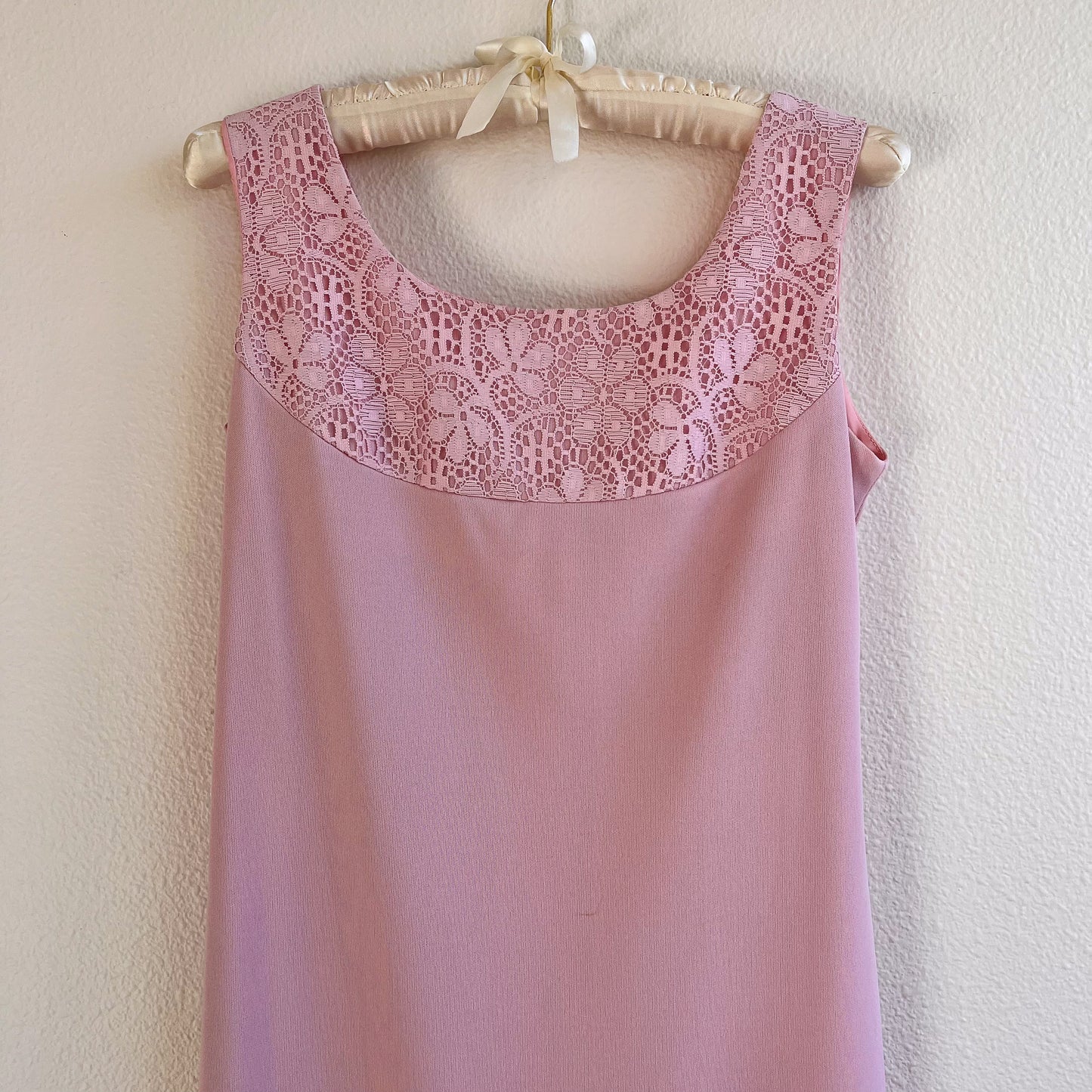 1970s Mauve Maxi Dress With Crochet Bodice (M)