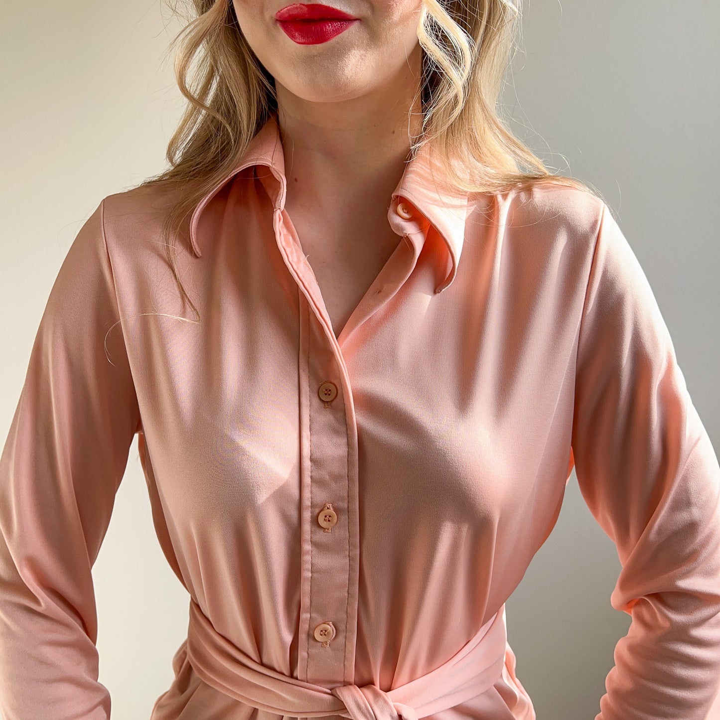 1970s Soft Peach Buttoned Blouse With Tie (M/L)