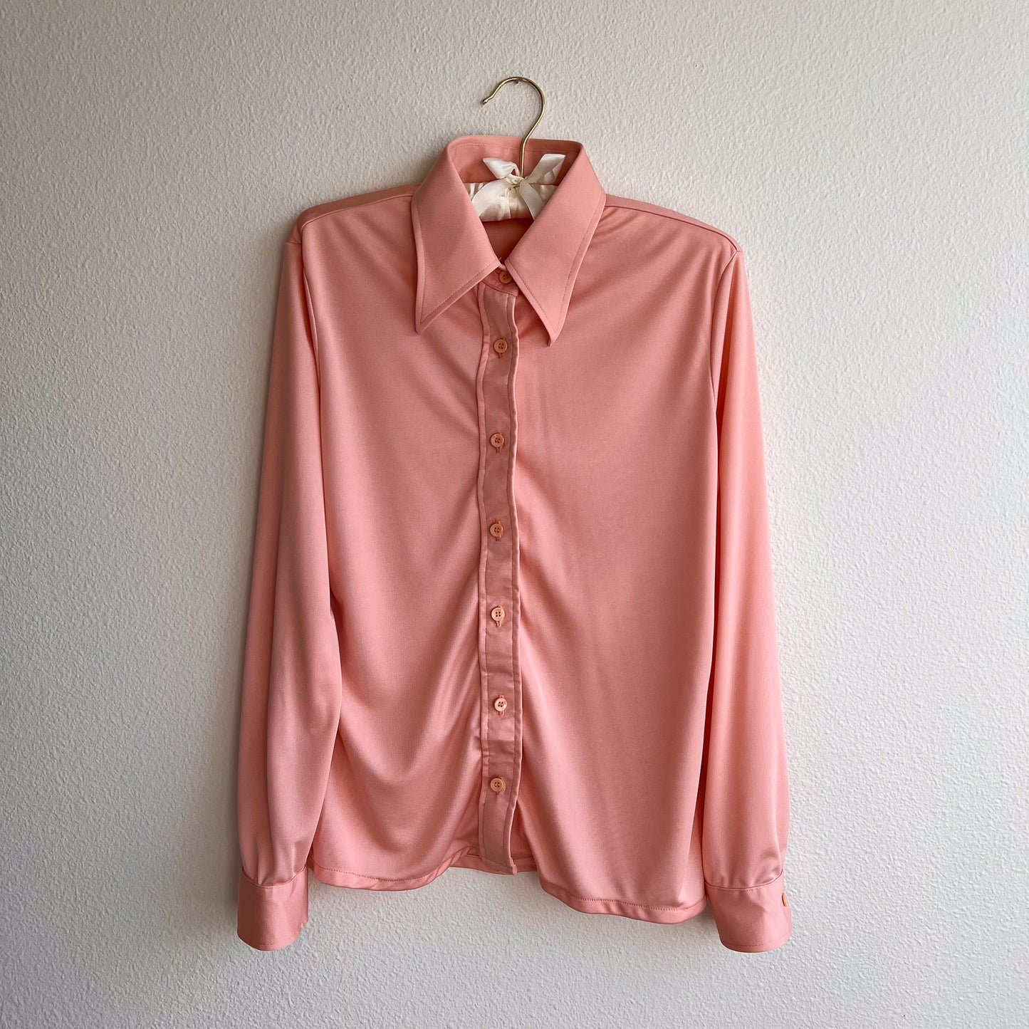 1970s Soft Peach Buttoned Blouse With Tie (M/L)