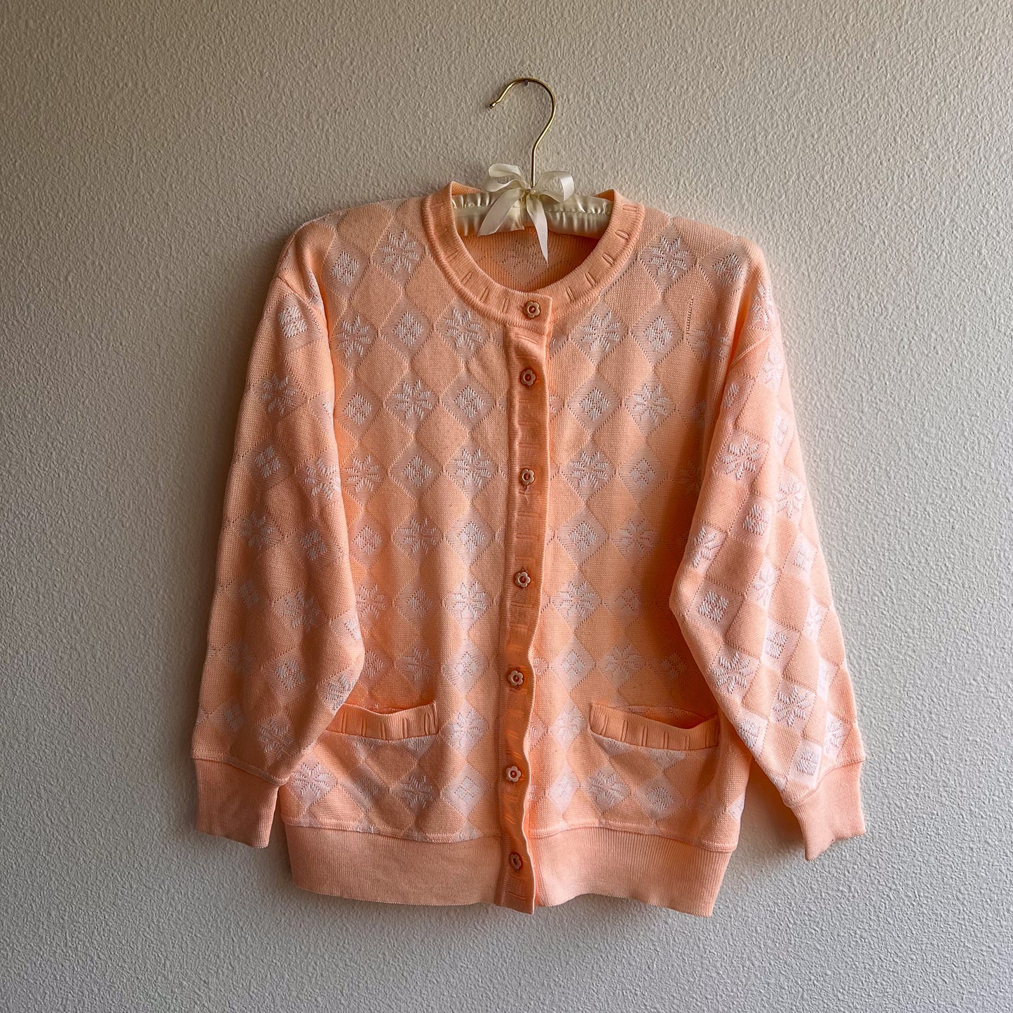 1970s Peach Cardigan With Floral Buttons (M/L)