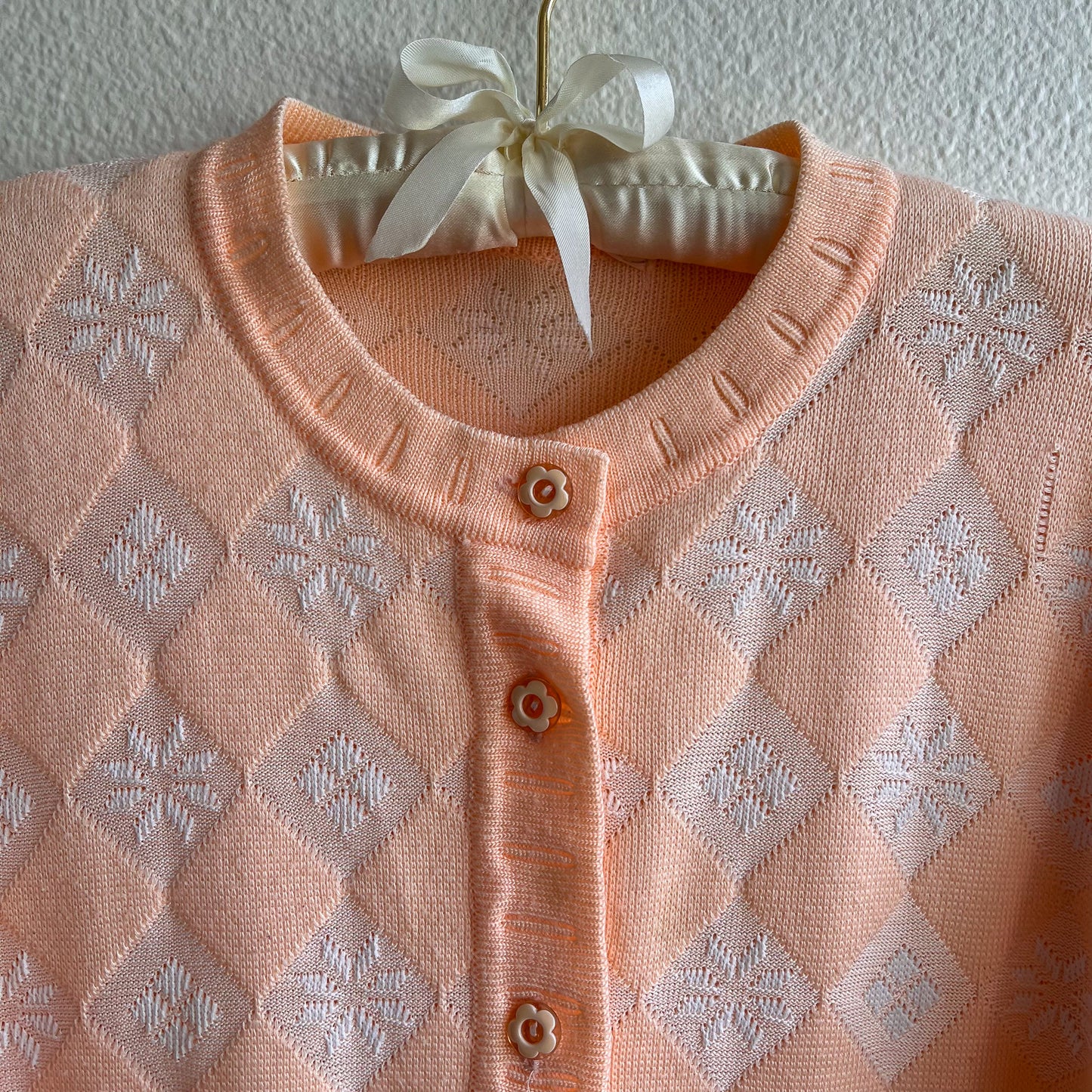 1970s Peach Cardigan With Floral Buttons (M/L)