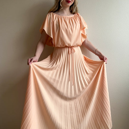 1970s Peach Maxi Dress With Pleated Skirt (S/M)