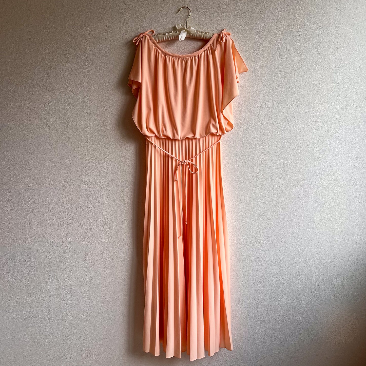 1970s Peach Maxi Dress With Pleated Skirt (S/M)
