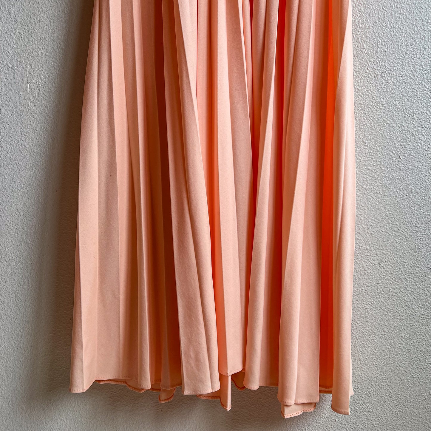 1970s Peach Maxi Dress With Pleated Skirt (S/M)