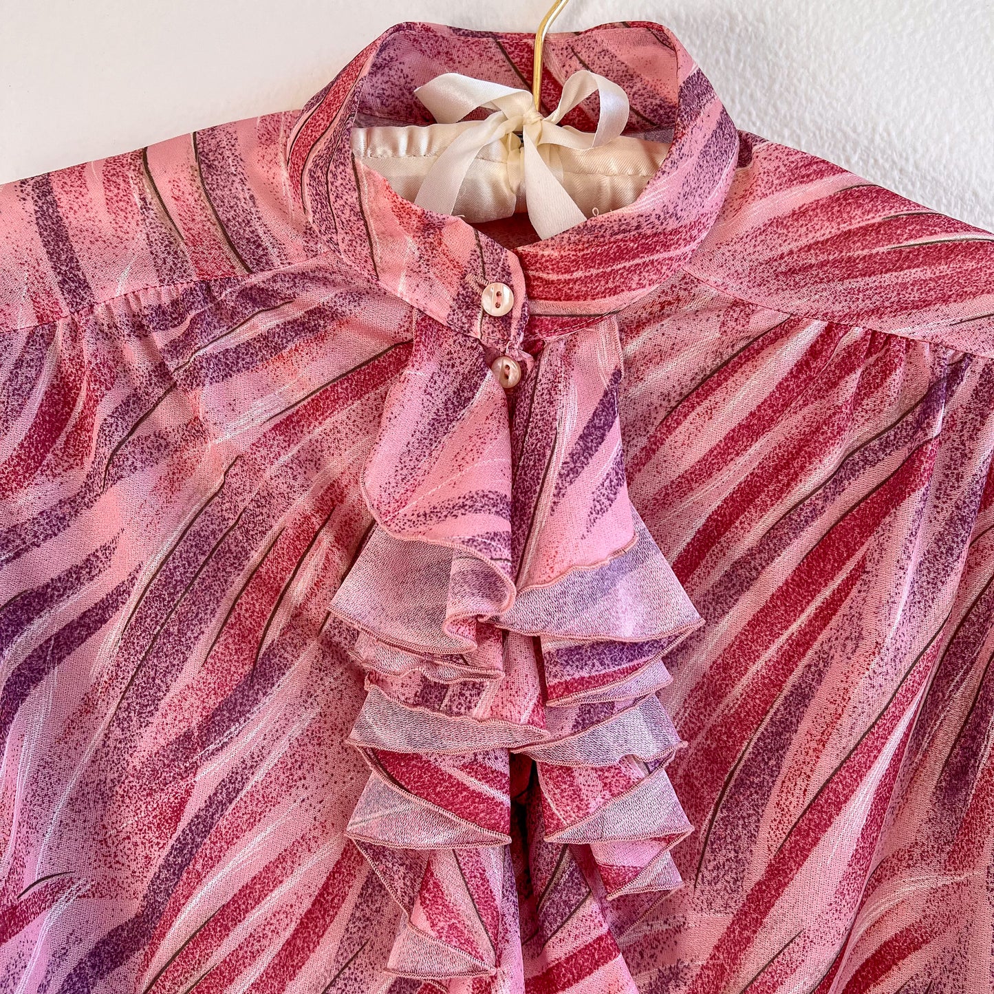 1970s Pink Pattern Blouse With Ruffles (M/L)