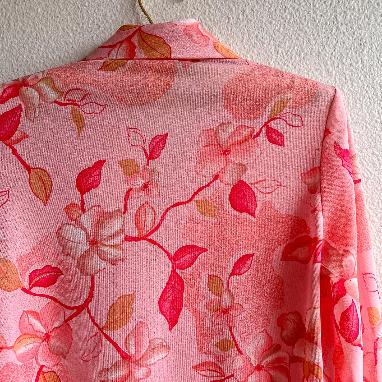 1970s Pink Button-Down Blouse With Floral Pattern (S/M)