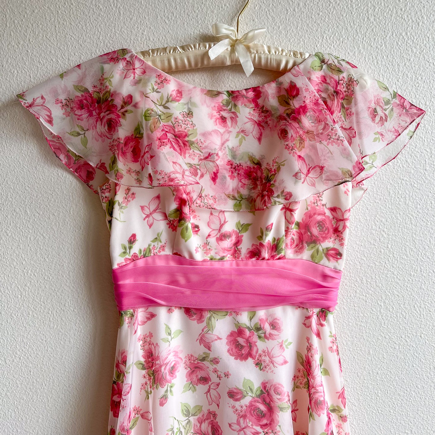 Cute 1970s Pink Floral Chiffon Gown With Pink Bow (XS/S)