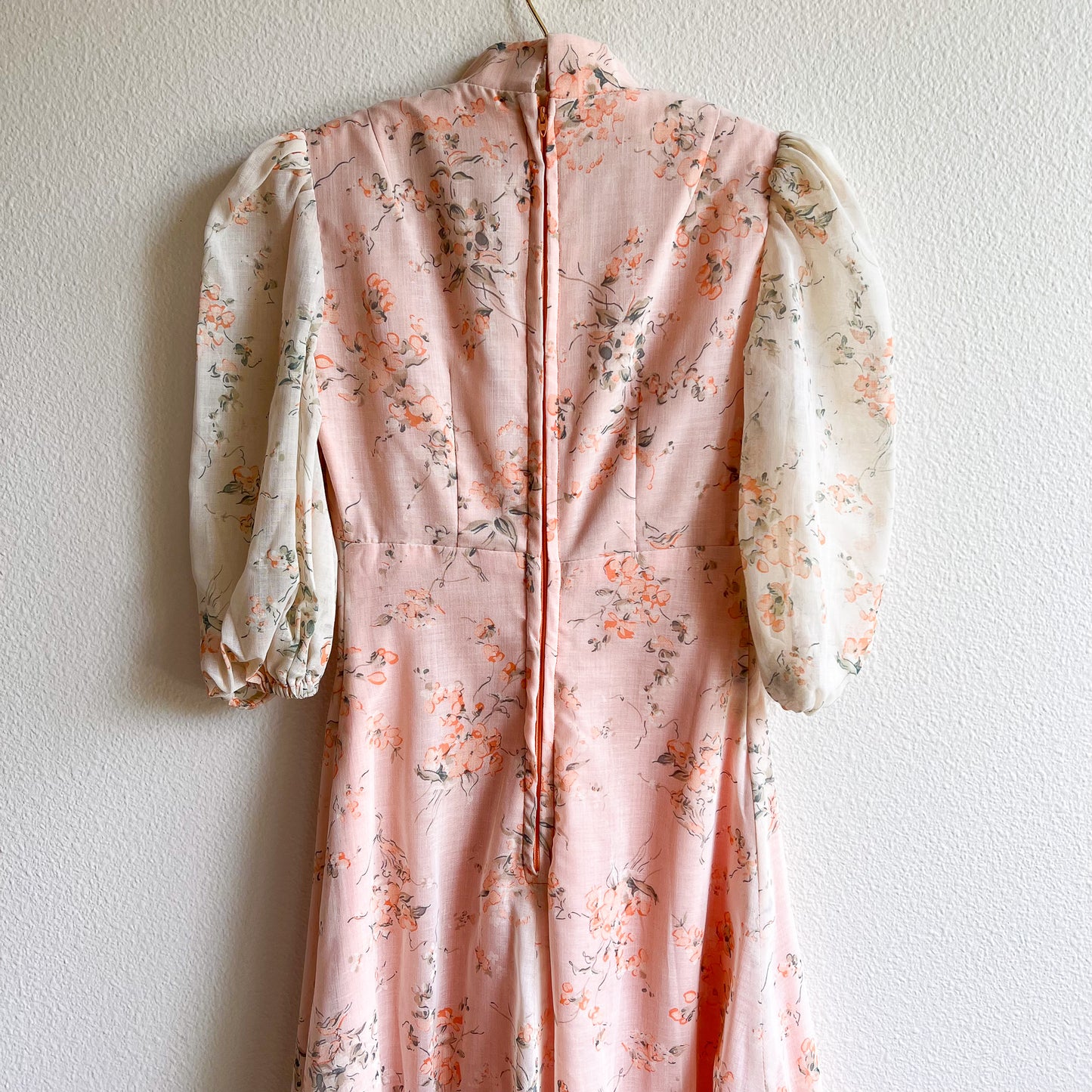 1970s Pink Floral Cotton Midi Dress With White Overlay (XS)