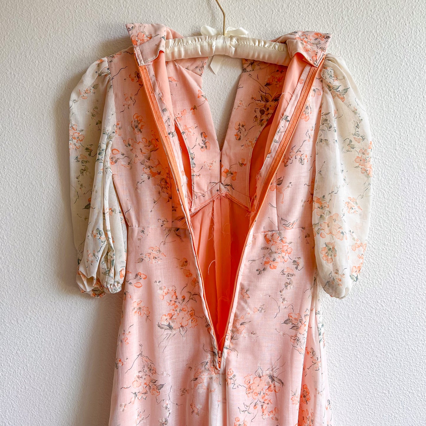 1970s Pink Floral Cotton Midi Dress With White Overlay (XS)