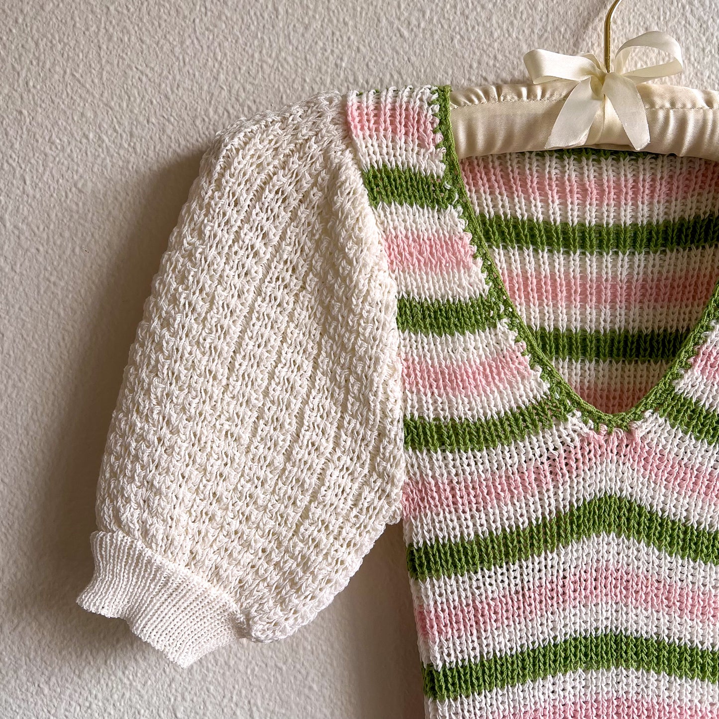 1970s Green and Pink Striped Sweater With Puff Sleeves (XS/S)