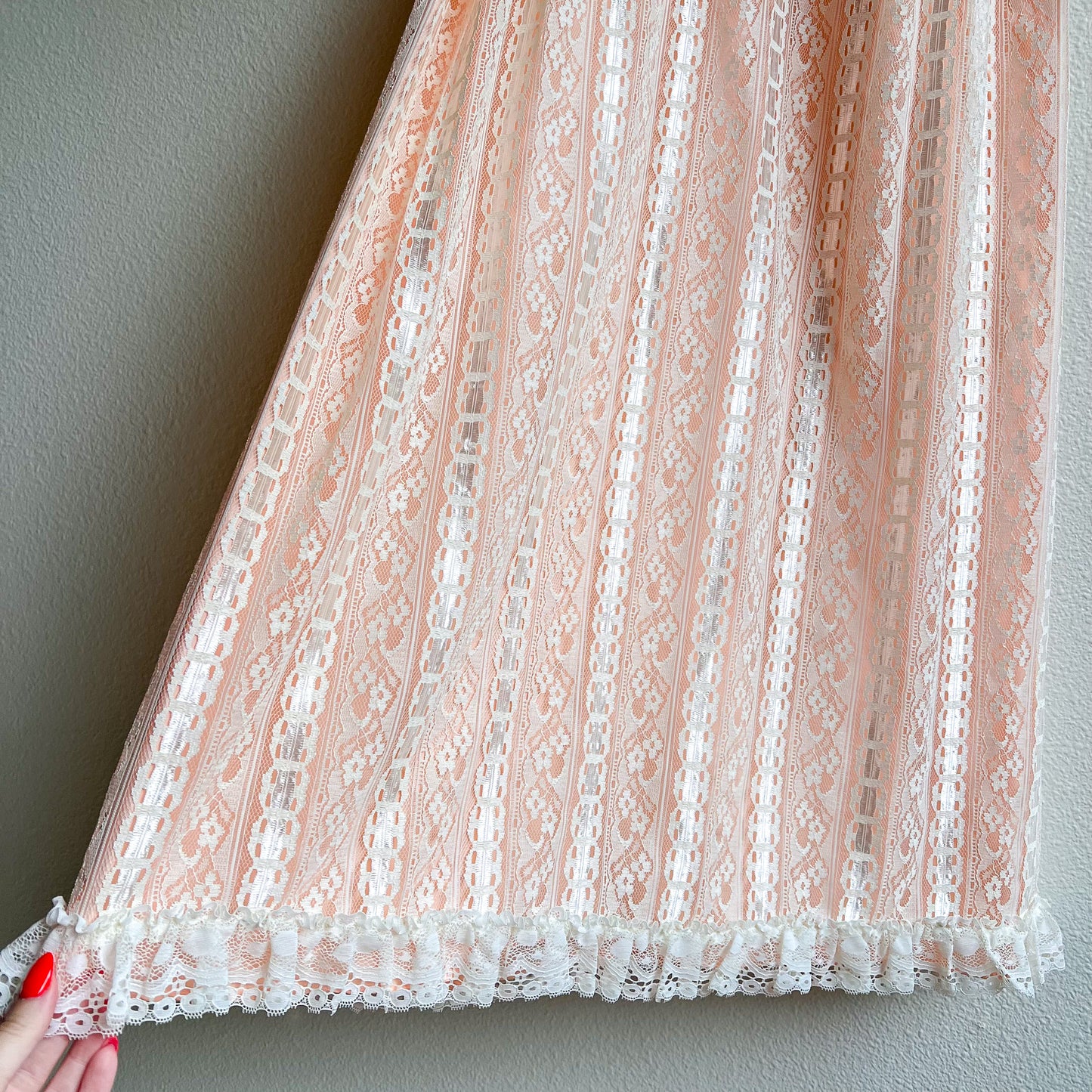 Adorable 1970s Pink and White Lace Princess Dress (XS/S)