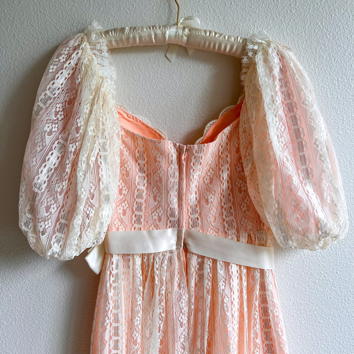 Adorable 1970s Pink and White Lace Princess Dress (XS/S)