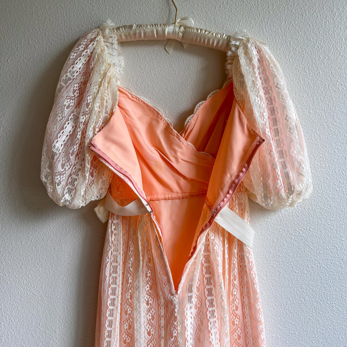 Adorable 1970s Pink and White Lace Princess Dress (XS/S)