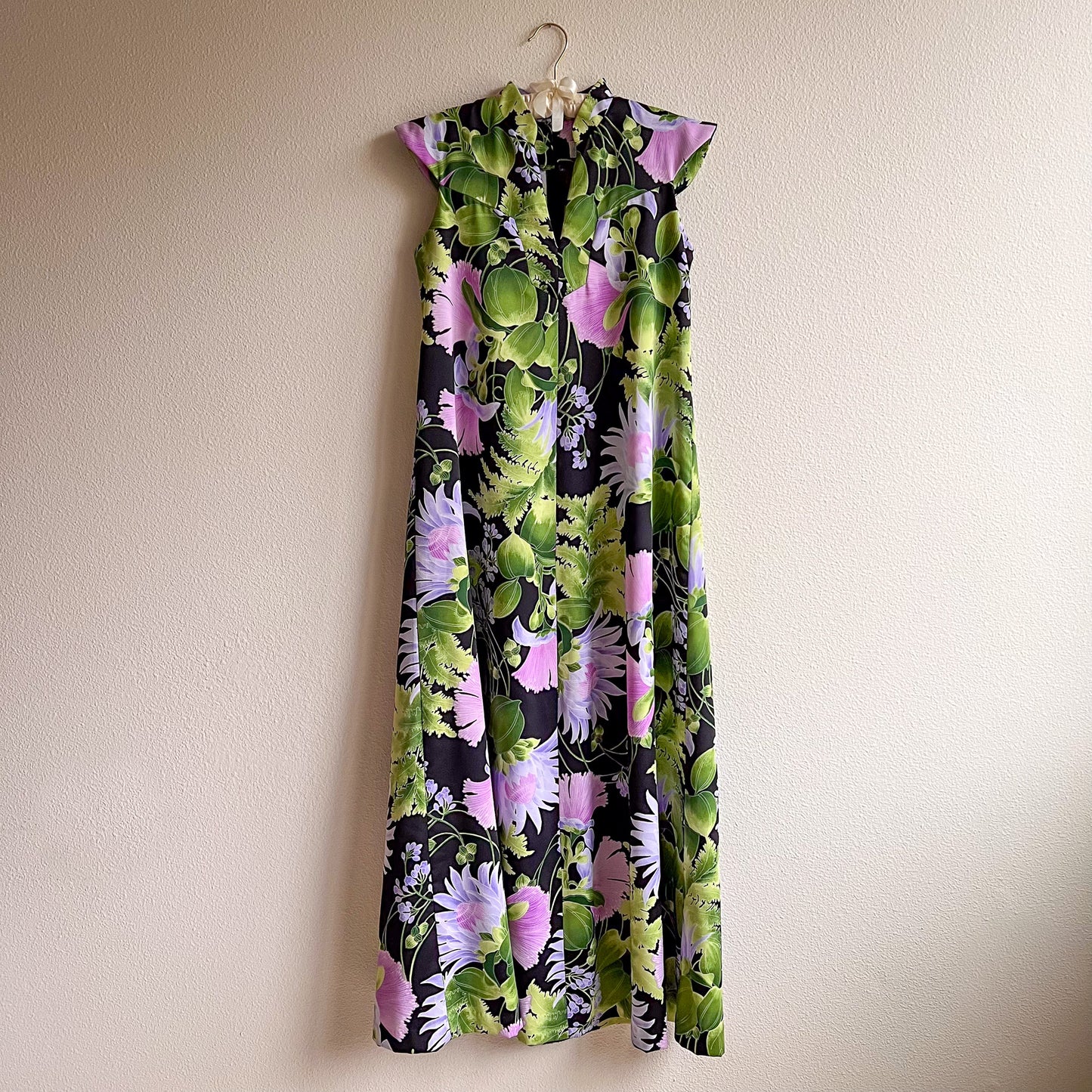Gorgeous 1970s Purple and Green Hawaiian Maxi Dress (M)