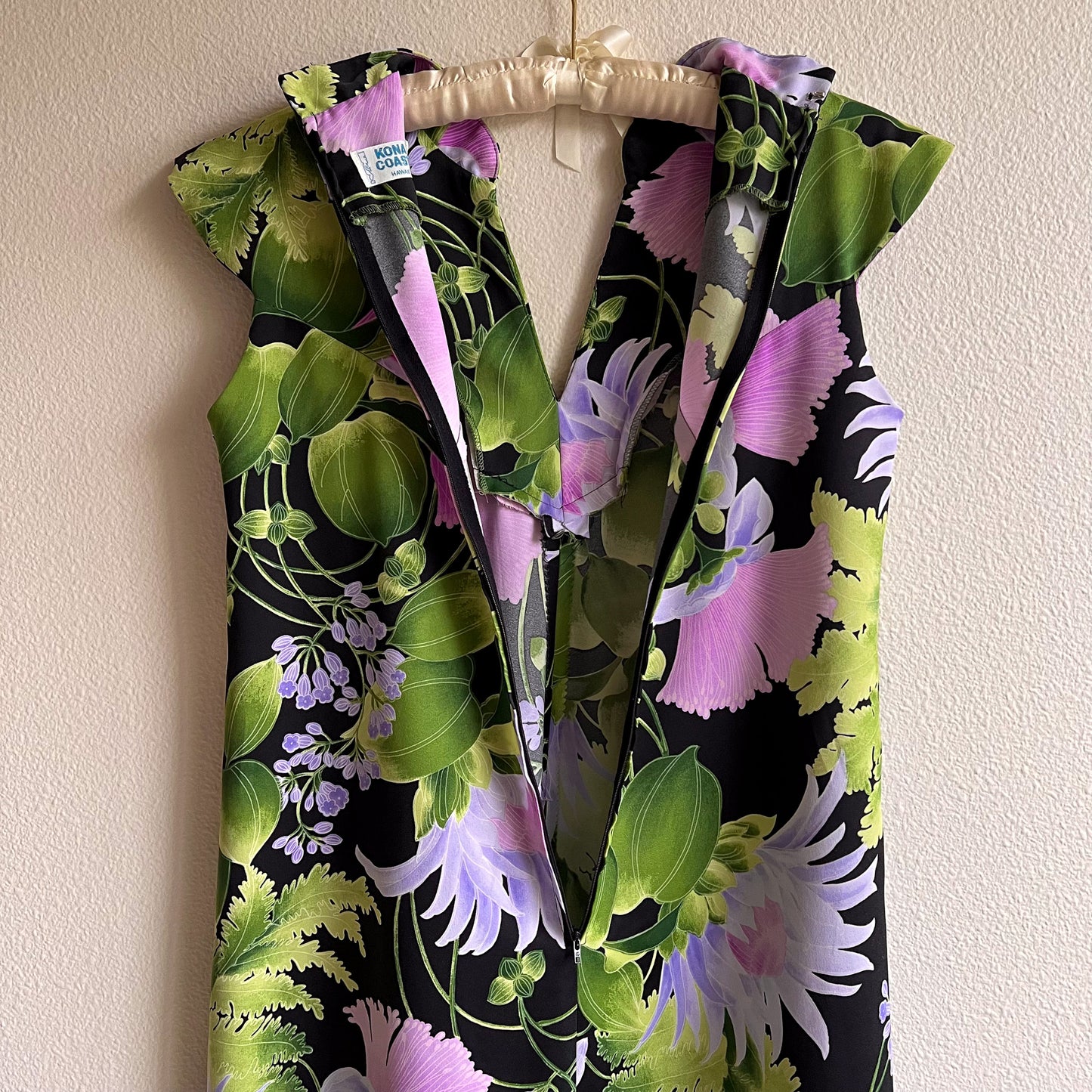 Gorgeous 1970s Purple and Green Hawaiian Maxi Dress (M)