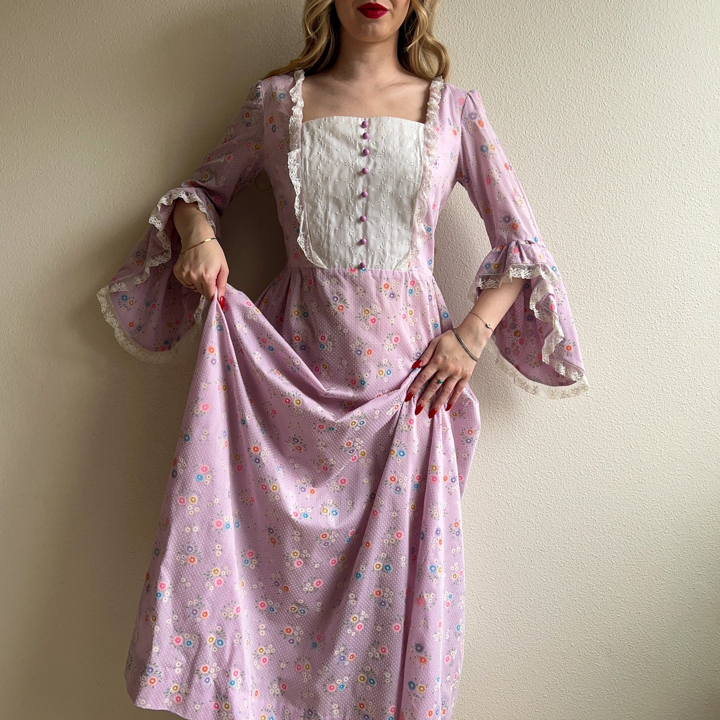 Adorable 1970s Lavender Gown With Dramatic Sleeves (M/L)