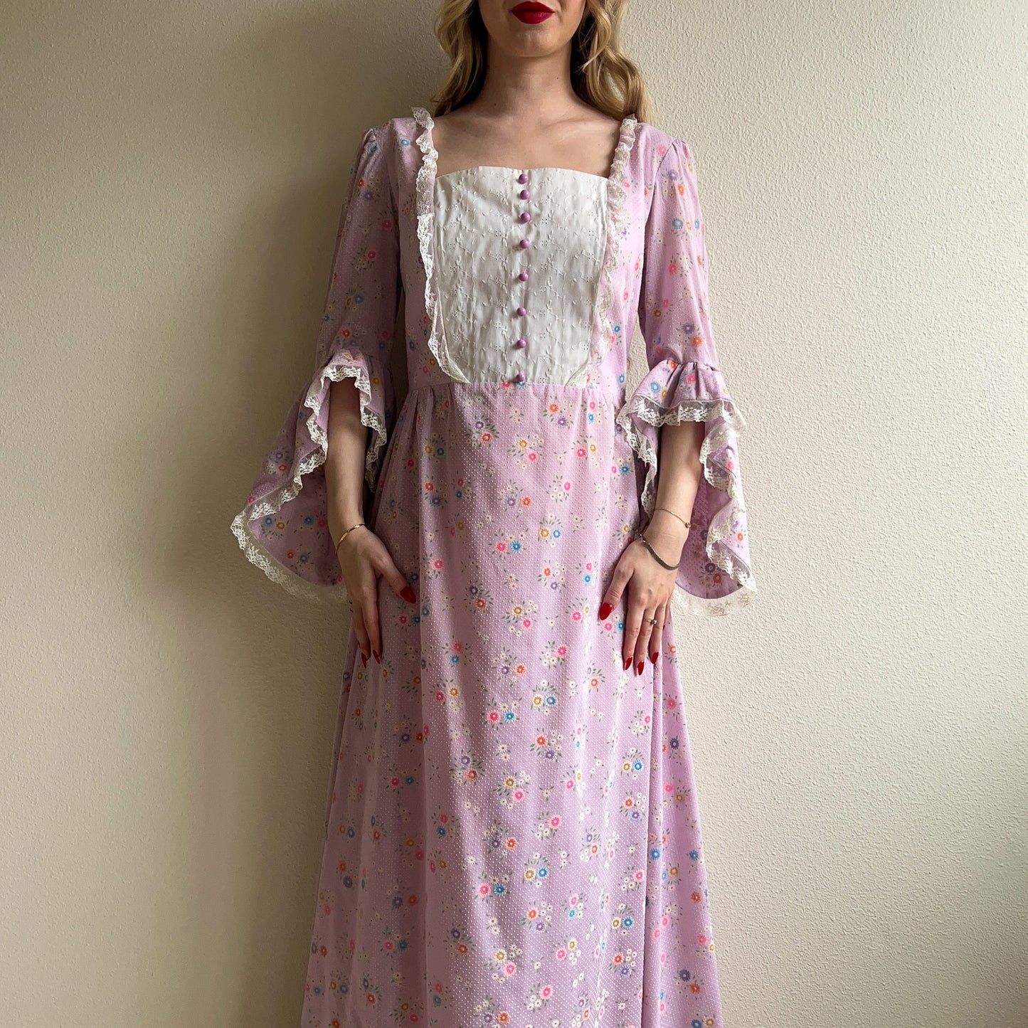 Adorable 1970s Lavender Gown With Dramatic Sleeves (M/L)