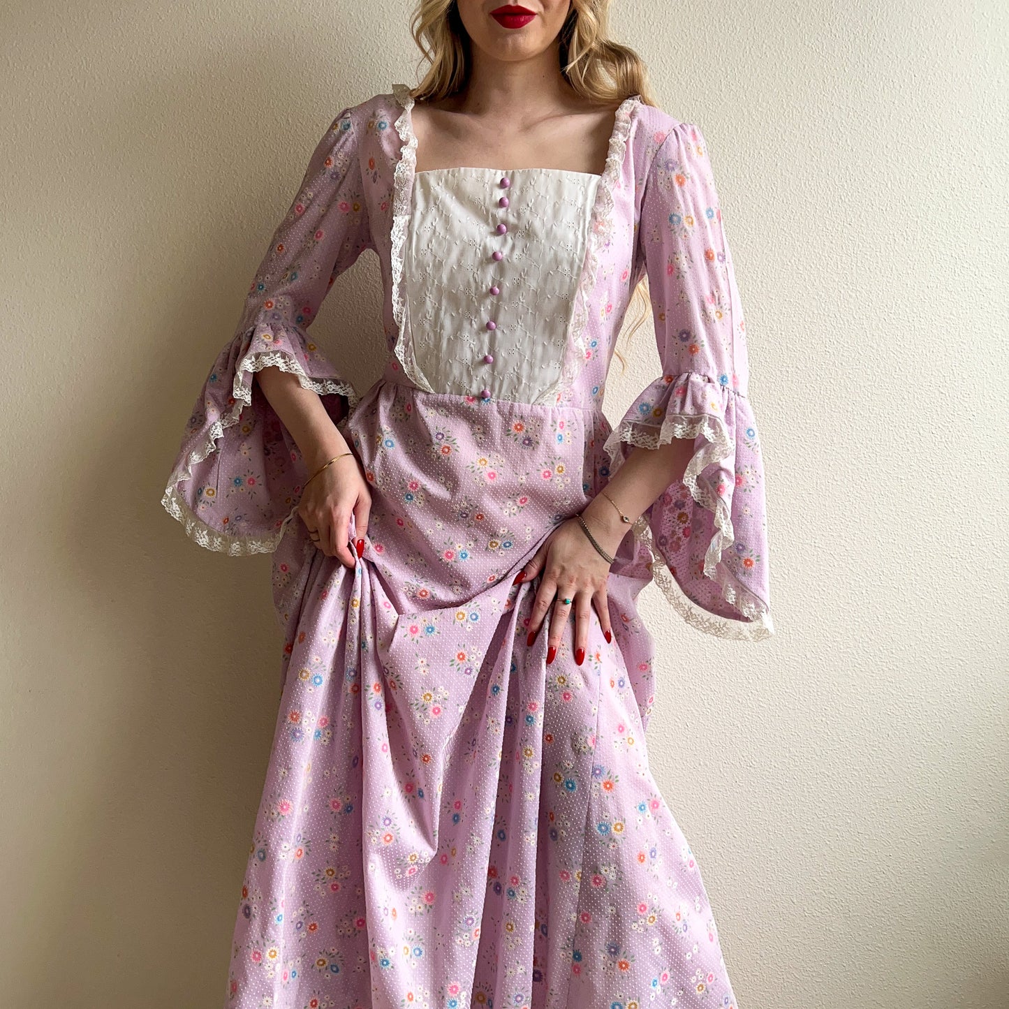 Adorable 1970s Lavender Gown With Dramatic Sleeves (M/L)