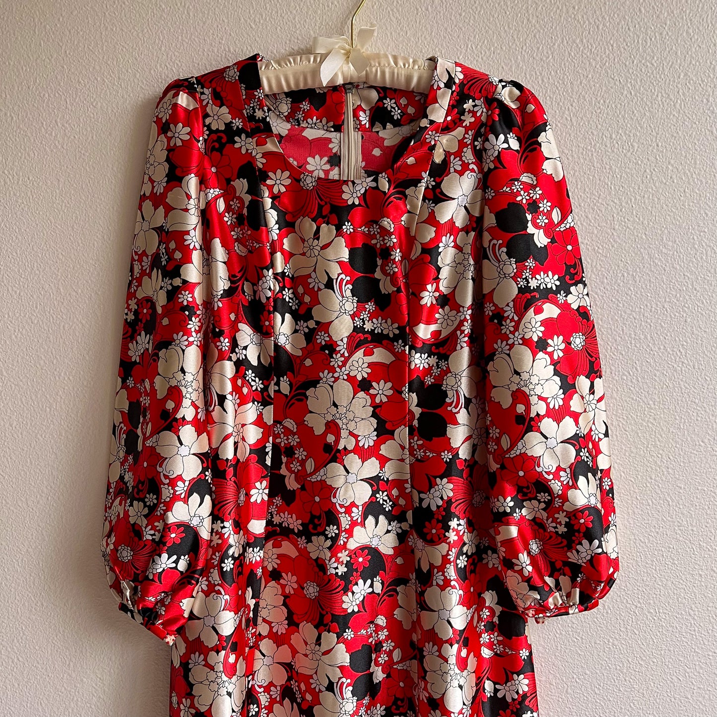 1970s Red and White Floral Pattern Maxi Dress (S/M)