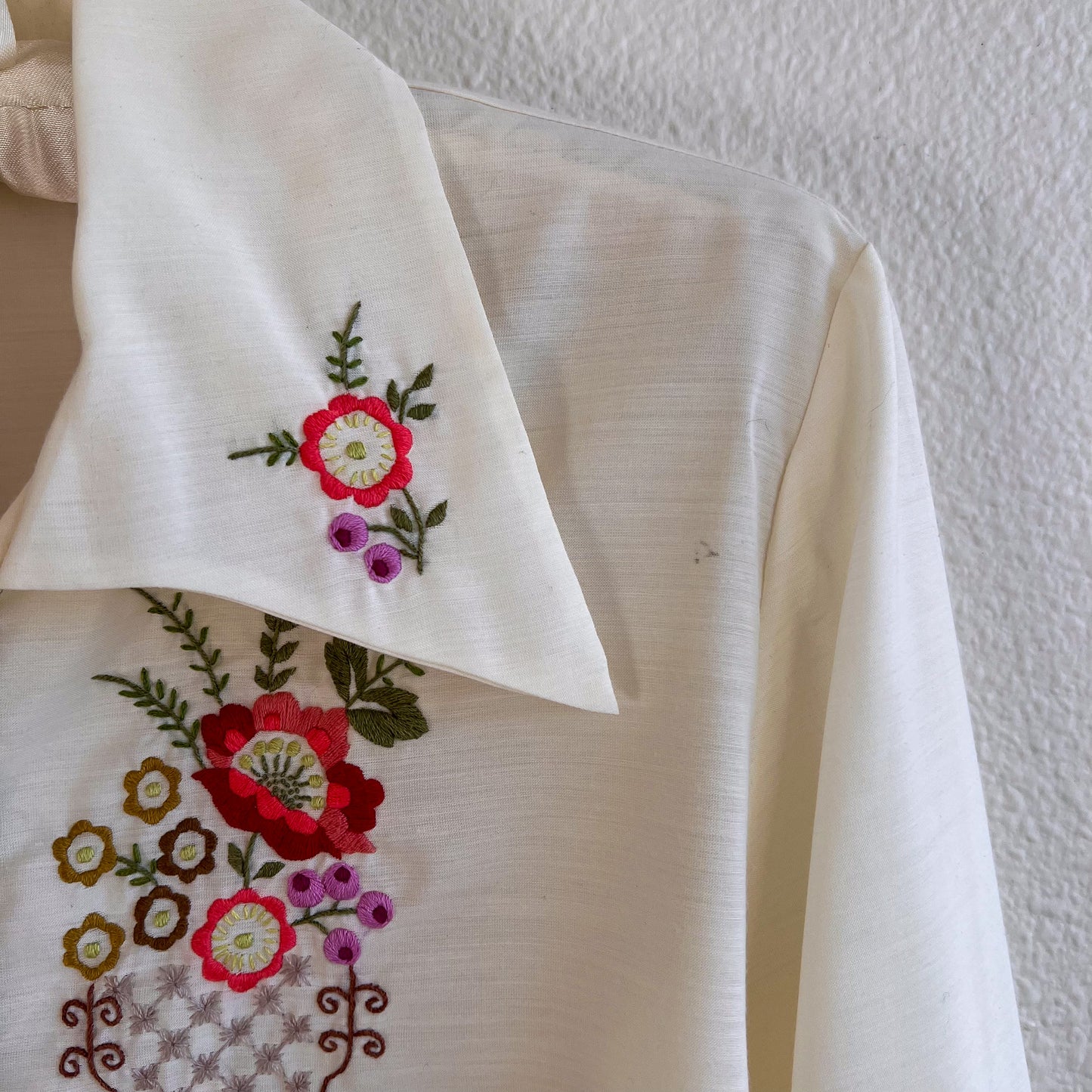 1970s Ivory Summer Blouse With Bodice Embroidery (M)