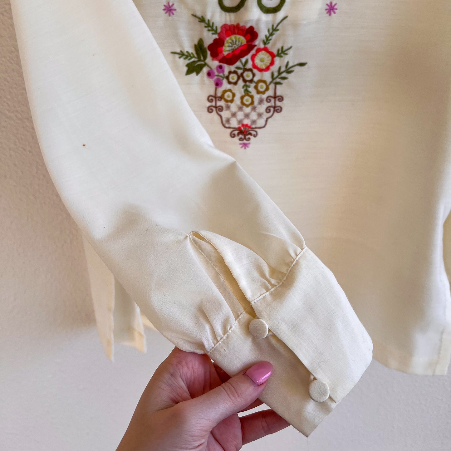 1970s Ivory Summer Blouse With Bodice Embroidery (M)